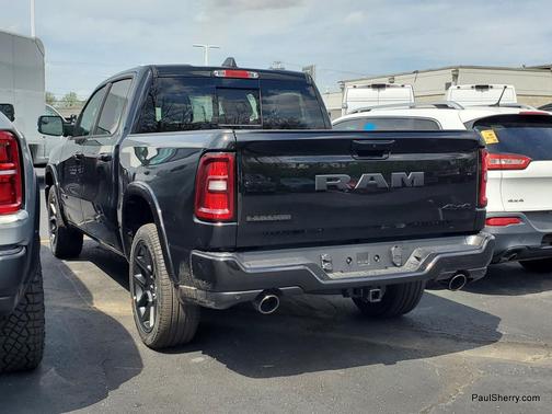Diamond Black Crystal Pearlcoat 2026 RAM 1500 Laramie