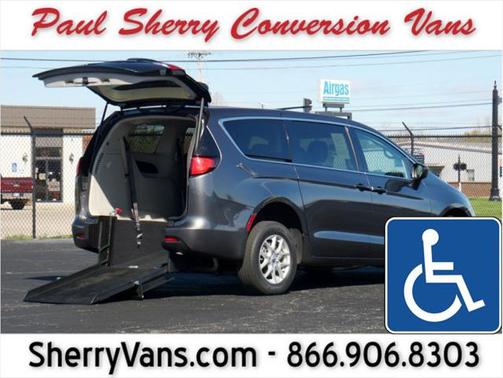 2022 Chrysler Voyager LX