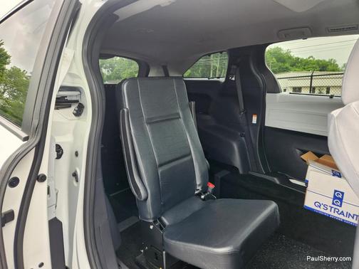 Ice Cap 2026 Toyota Sienna LE