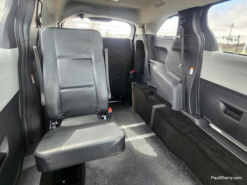 Ice Cap 2026 Toyota Sienna LE