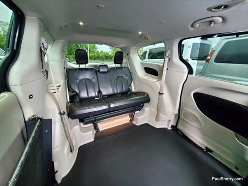 2021 Chrysler Voyager LXI
