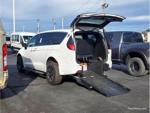 2024 Chrysler Pacifica Touring