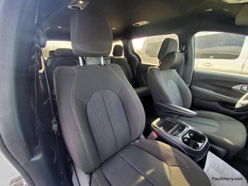 2024 Chrysler Pacifica Touring