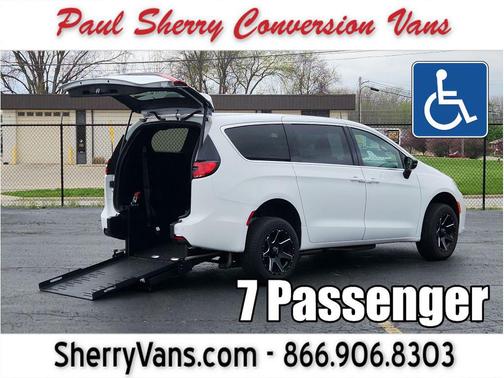 2024 Chrysler Pacifica Touring