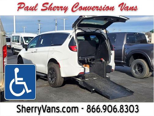 2024 Chrysler Pacifica Touring