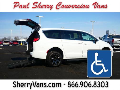 2024 Chrysler Pacifica Touring