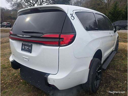 2024 Chrysler Pacifica Touring