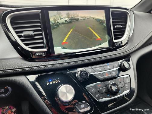 2024 Chrysler Pacifica Touring