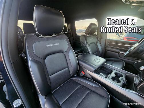 Diamond Black Crystal Pearlcoat 2023 RAM 1500 Laramie