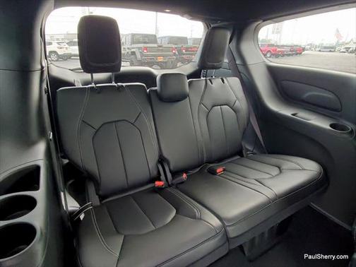 2025 Chrysler Pacifica L