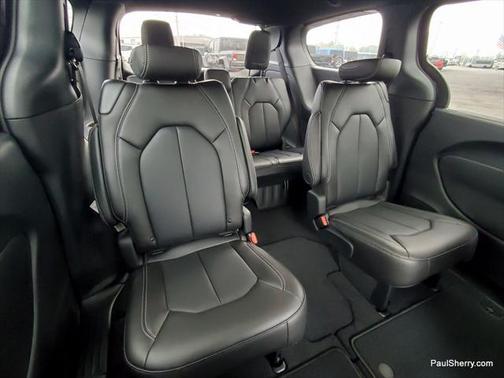 2025 Chrysler Pacifica L