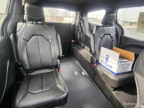 2026 Chrysler Voyager LX