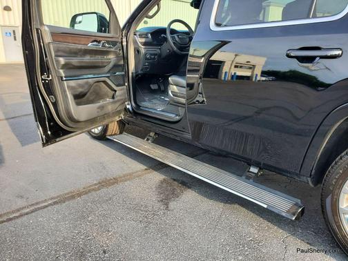 Diamond Black Crystal Pearlcoat 2022 Jeep Grand Wagoneer Series II 4x4