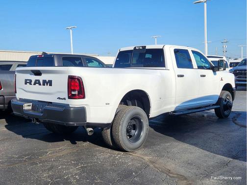 Bright White Clearcoat 2026 RAM 3500 Tradesman Crew Cab 4x4 8' Box