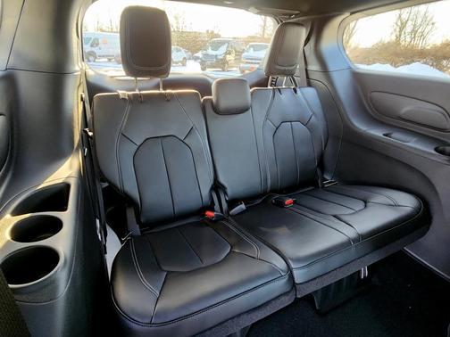 2026 Chrysler Voyager LX