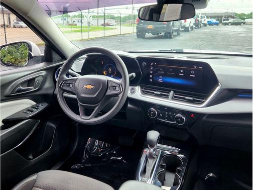 Summit White 2024 Chevrolet Trax LT