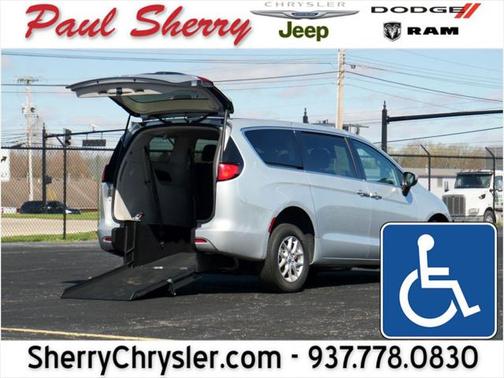 2022 Chrysler Voyager LX