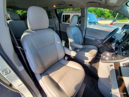 2020 Toyota Sienna XLE