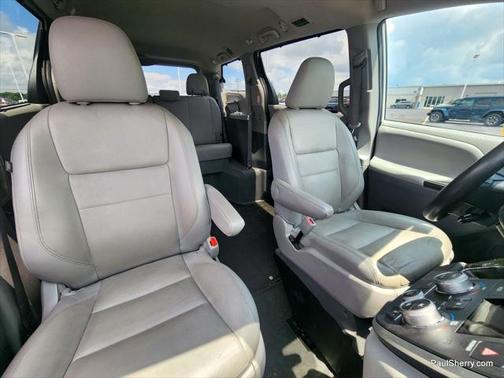 2020 Toyota Sienna XLE