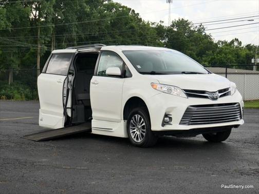 2020 Toyota Sienna XLE