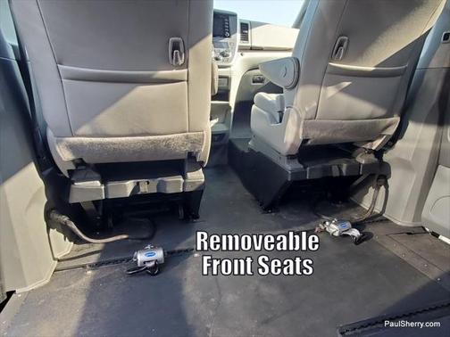 2020 Toyota Sienna XLE