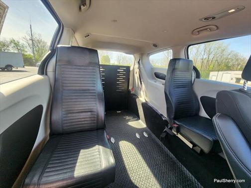 2022 Chrysler Voyager LX