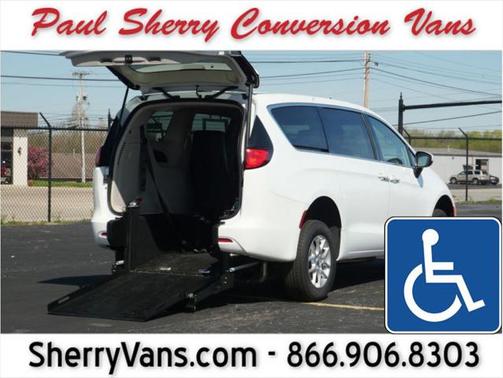 2022 Chrysler Voyager LX