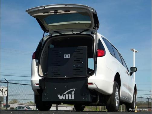 2022 Chrysler Voyager LX