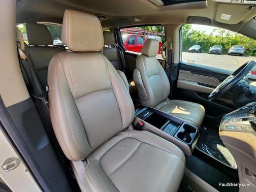 White Diamond Pearl 2019 Honda Odyssey EX-L