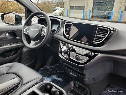 2026 Chrysler Voyager LX