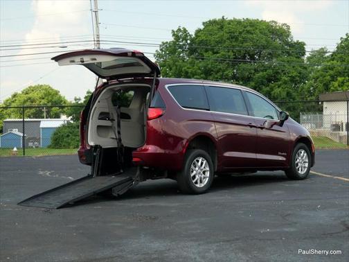 2023 Chrysler Voyager LX