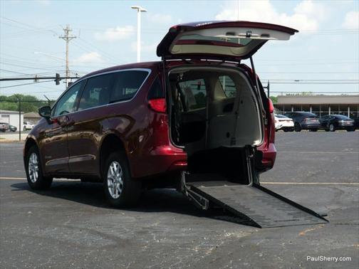 2023 Chrysler Voyager LX