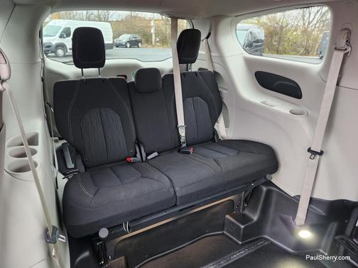 2020 Chrysler Voyager L