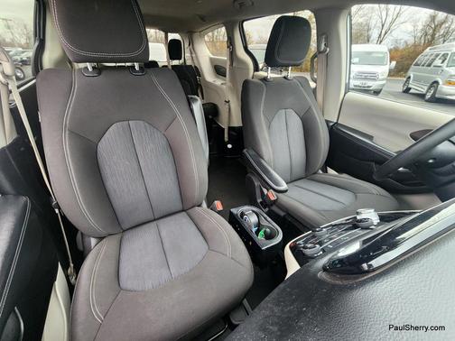 2020 Chrysler Voyager L