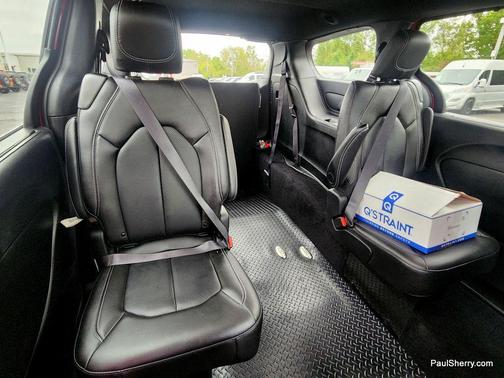 Red Hot Pearlcoat 2025 Chrysler Pacifica L