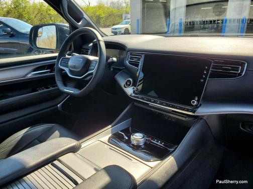 Diamond Black Crystal Pearlcoat 2025 Jeep Wagoneer 4x4