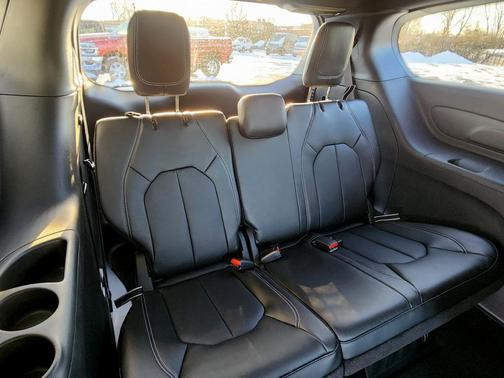 2026 Chrysler Voyager LX