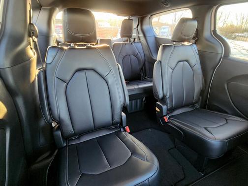 2026 Chrysler Voyager LX