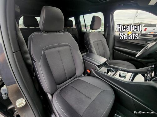 Baltic Gray Metallic Clearcoat 2024 Jeep Grand Cherokee Laredo