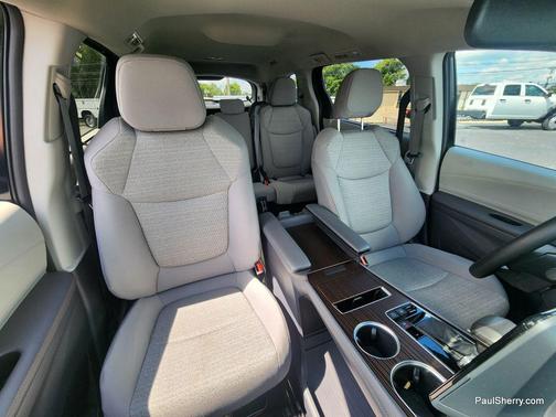 2023 Toyota Sienna LE