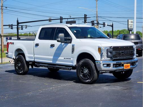 Oxford White 2019 Ford F-250 XLT