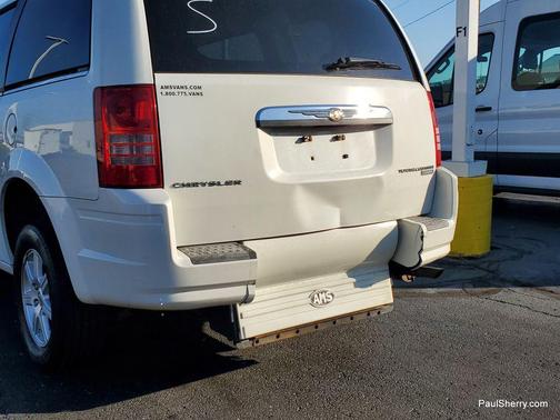 2010 Chrysler Town & Country Touring