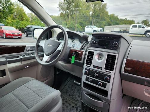 2010 Chrysler Town & Country Touring
