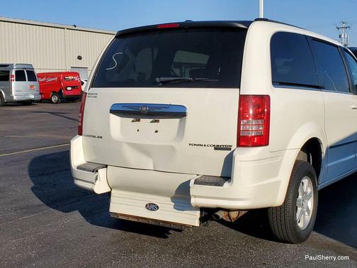 2010 Chrysler Town & Country Touring