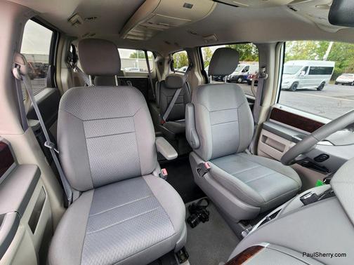 2010 Chrysler Town & Country Touring