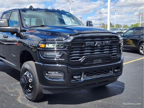 Diamond Black Crystal Pearlcoat 2026 RAM 3500 Big Horn Crew Cab 4x4 8' Box