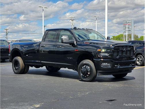 Diamond Black Crystal Pearlcoat 2026 RAM 3500 Big Horn Crew Cab 4x4 8' Box