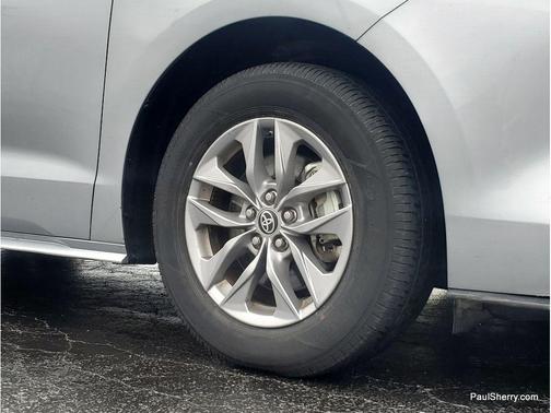 2024 Toyota Sienna LE