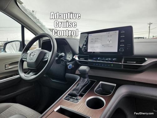 2024 Toyota Sienna LE