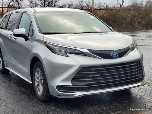2024 Toyota Sienna LE